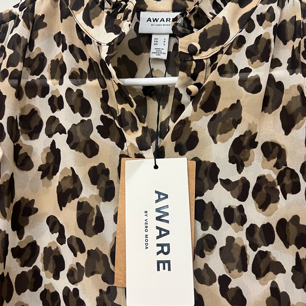 LEOPARD SHIRT Ruffle Shoulder - Picture 4 of 9